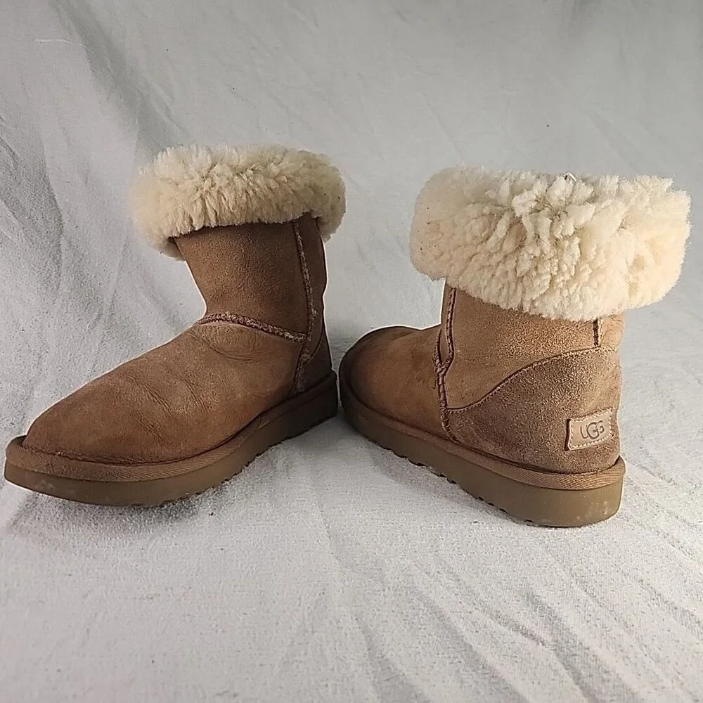 Boots UGG Women's Chestnut Classic Short II Sheepskin Fur Lined 1016223 Sz 8